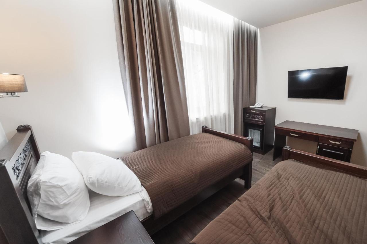 Dvin Hotel Pavlodar Exterior photo