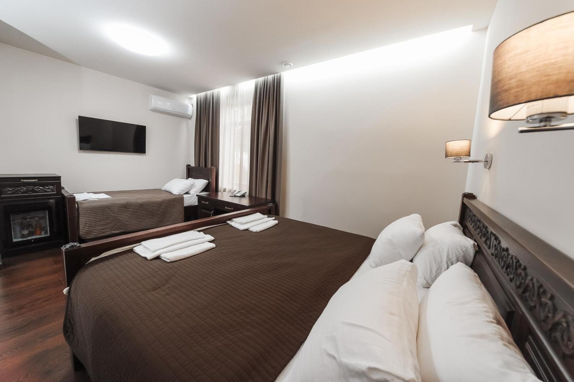 Dvin Hotel Pavlodar Exterior photo