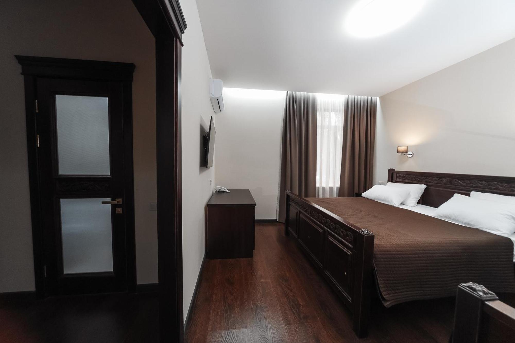 Dvin Hotel Pavlodar Exterior photo