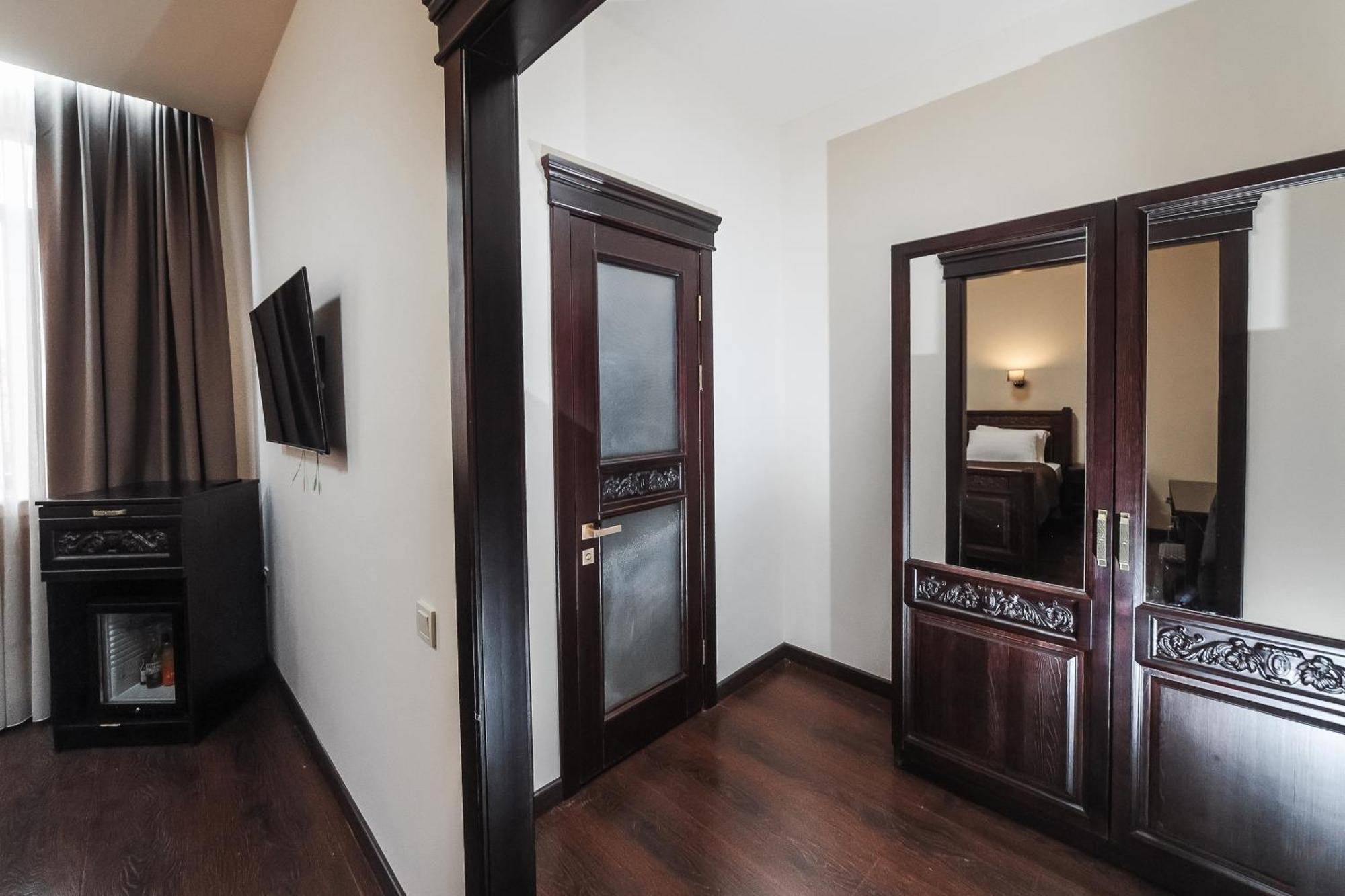 Dvin Hotel Pavlodar Exterior photo