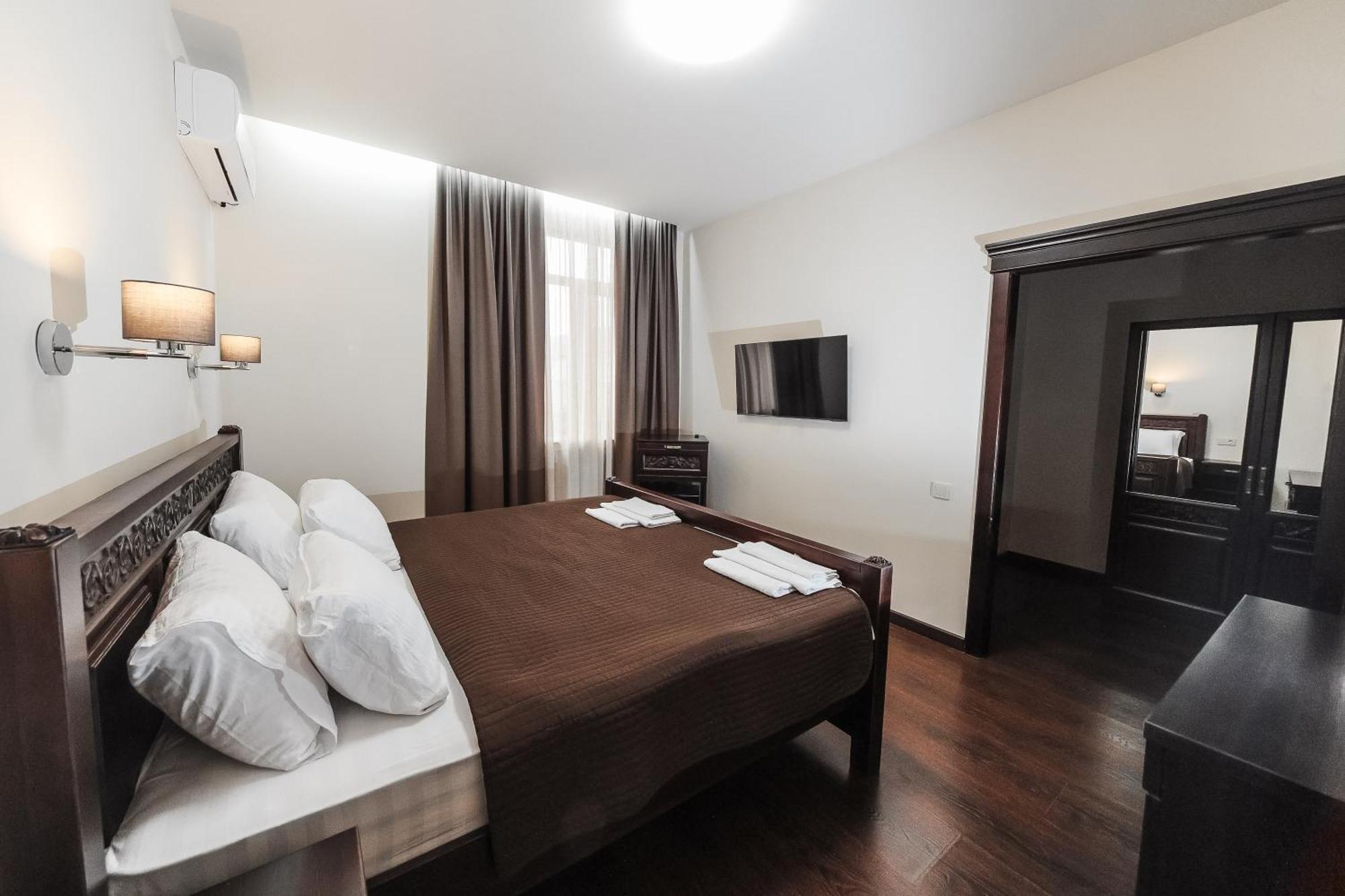 Dvin Hotel Pavlodar Exterior photo
