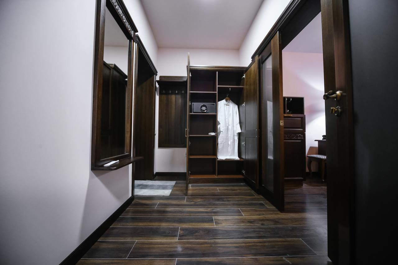 Dvin Hotel Pavlodar Exterior photo