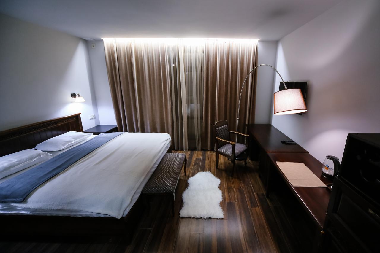 Dvin Hotel Pavlodar Exterior photo
