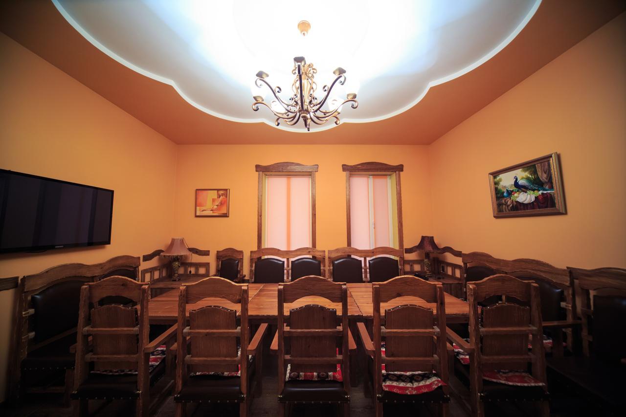 Dvin Hotel Pavlodar Exterior photo