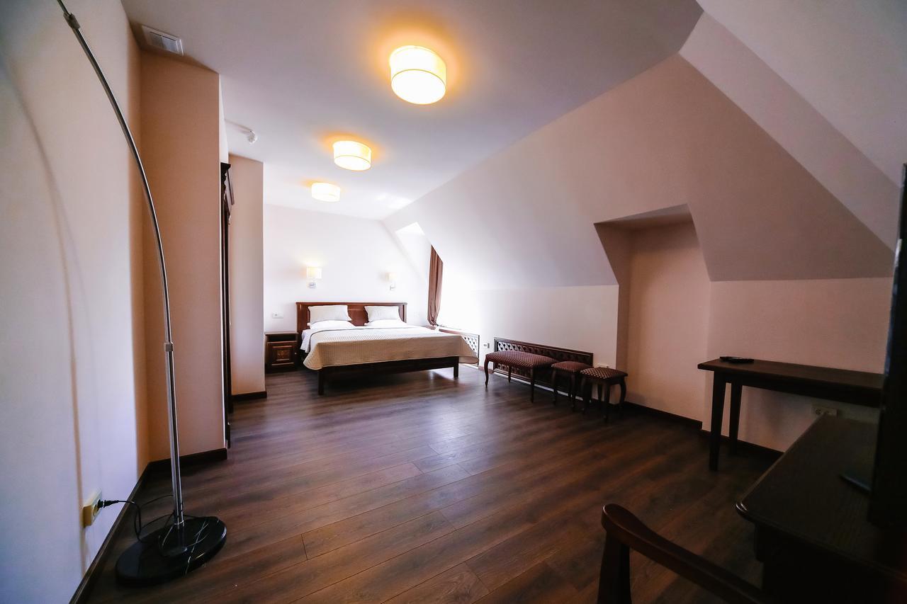 Dvin Hotel Pavlodar Exterior photo