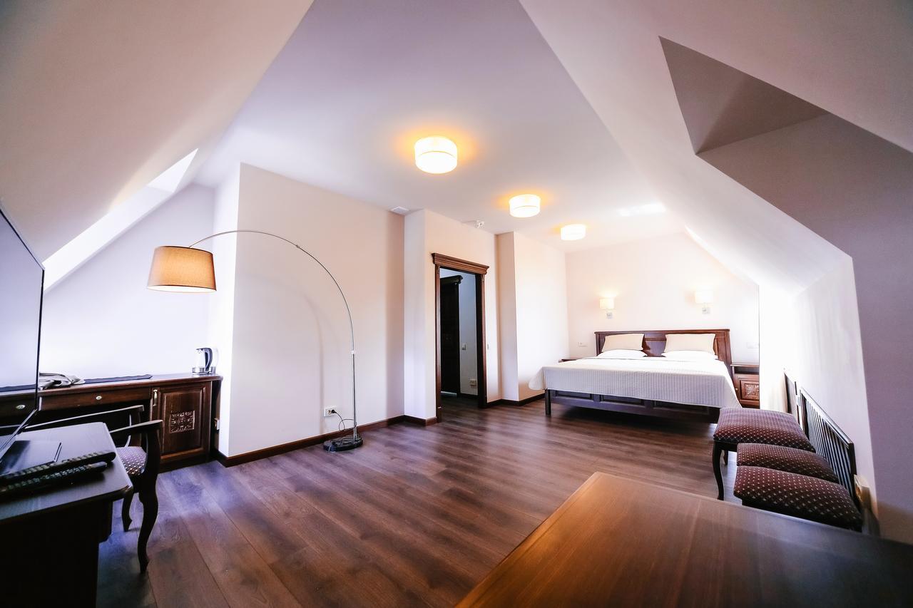 Dvin Hotel Pavlodar Exterior photo