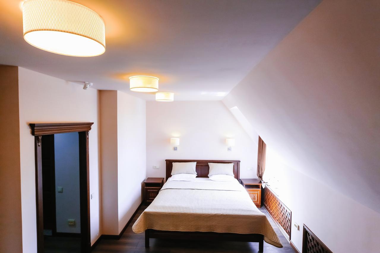 Dvin Hotel Pavlodar Exterior photo
